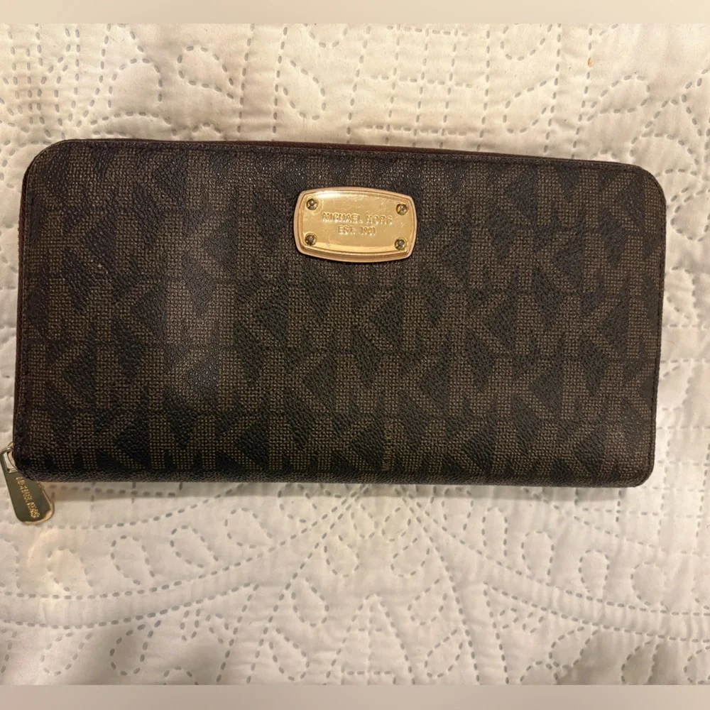 Michael Kors Jet Set Travel continental zip-around wallet in the signature brown
